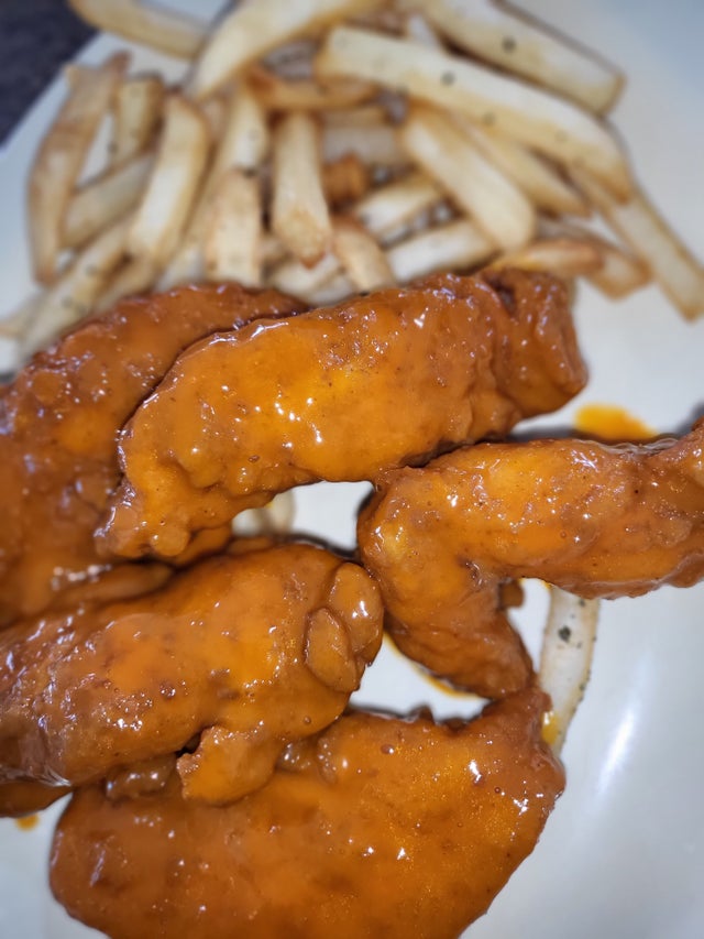 5 Buffalo Tenders with Fries
