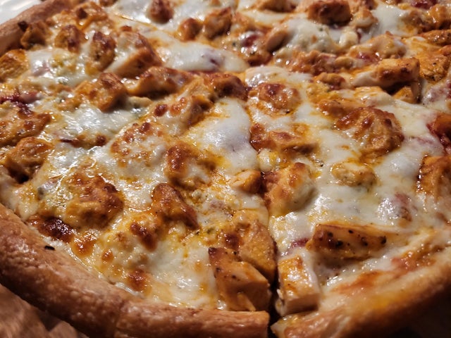 (14) Buffalo Chicken Pizza